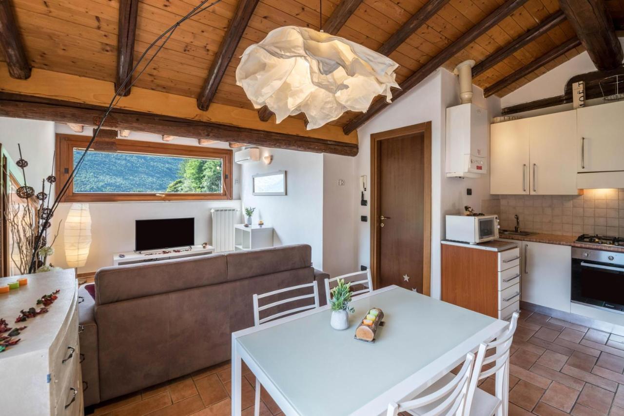 Mansarda Con Vista Lago 苏尔扎诺 外观 照片